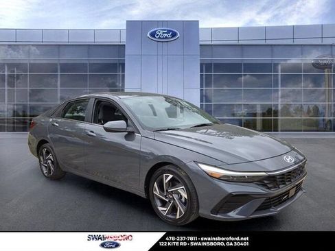 Used 2025 Hyundai Elantra SEL FWD image 1
