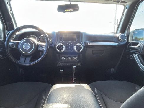 Used 2016 Jeep Wrangler Unlimited Rubicon w/ Connectivity Group AWD/4WD image 32