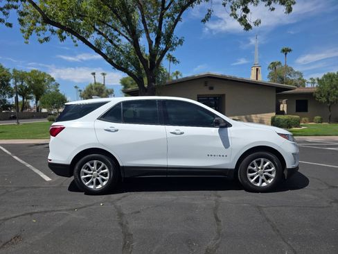 Used 2019 Chevrolet Equinox LS AWD/4WD image 3