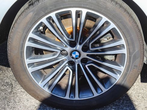 Used 2019 BMW 540i image 11