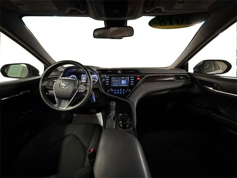 Used 2019 Toyota Camry LE image 21