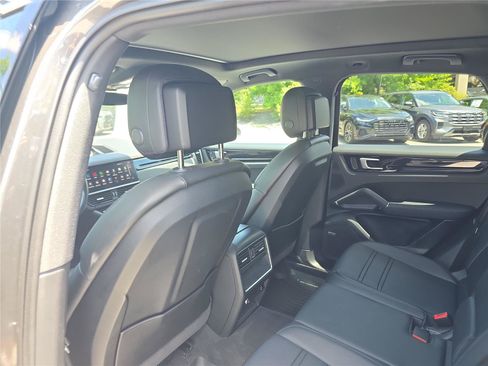 Used 2022 Porsche Cayenne S AWD/4WD image 16