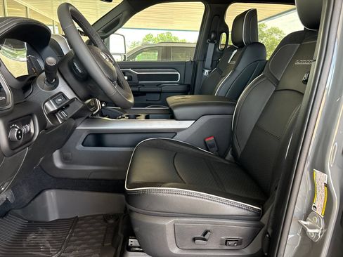 New 2026 RAM 2500 Laramie AWD/4WD image 17