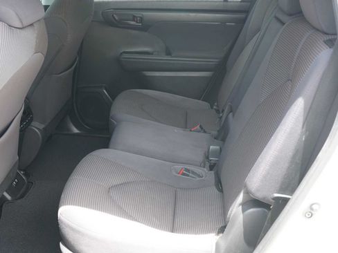 Used 2021 Toyota Highlander L FWD image 19