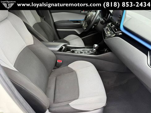 Used 2019 Toyota C-HR XLE FWD image 27