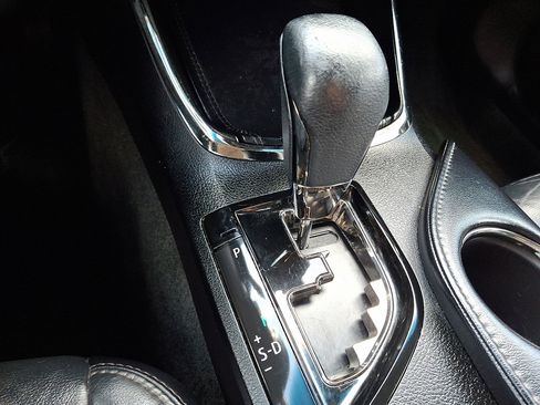 Used 2017 Toyota Avalon XLE image 17