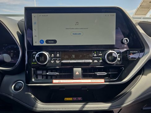 Certified 2025 Toyota Highlander Platinum AWD/4WD image 16