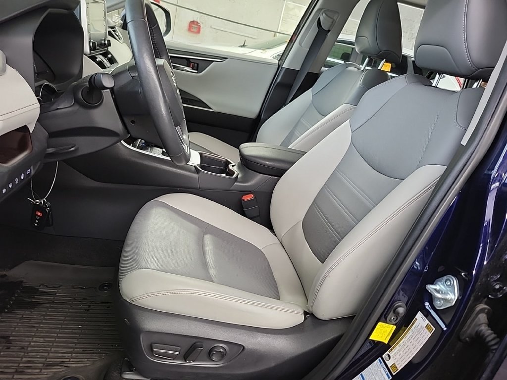 Used 2021 Toyota RAV4 Limited AWD/4WD image 3