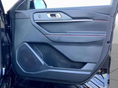 Used 2025 Ford Explorer ST-Line w/ ST-Line Street Pack AWD/4WD image 23