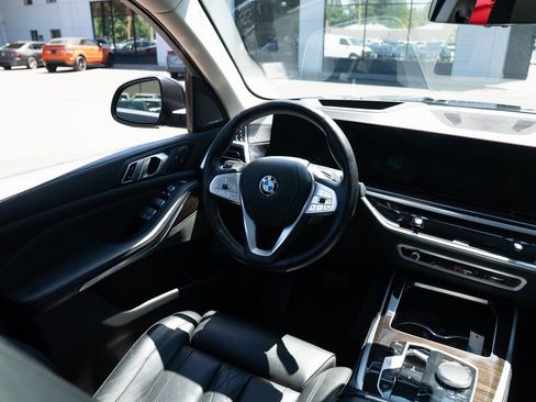 Used 2023 BMW X7 xDrive40i image 9