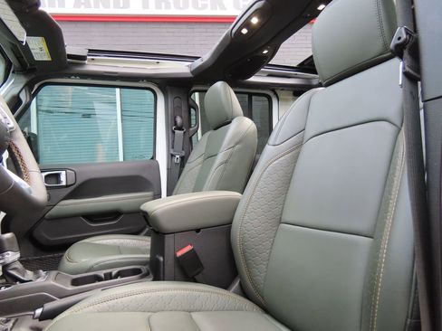 Used 2024 Jeep Wrangler High Altitude image 38