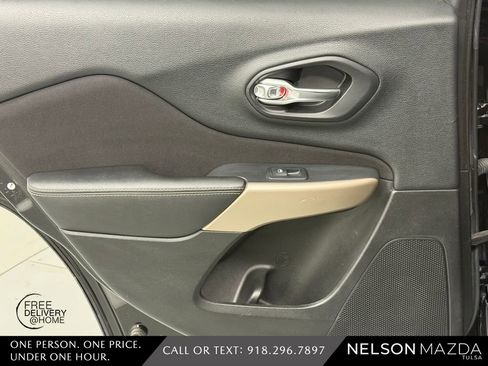 Used 2017 Jeep Cherokee Sport FWD image 30