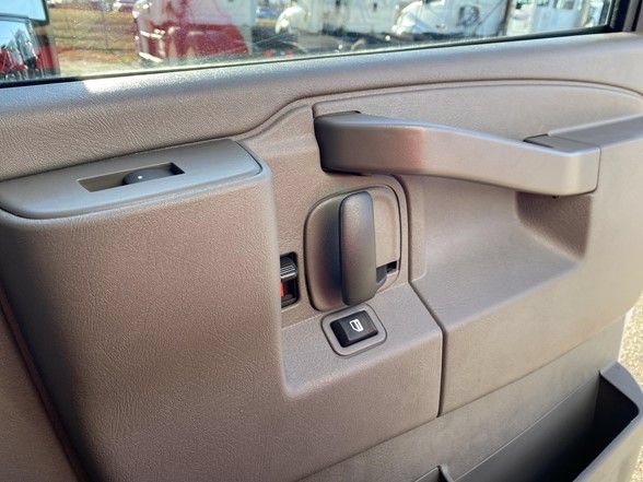 Used 2024 Chevrolet Express 3500 w/ Power Convenience Package RWD image 23