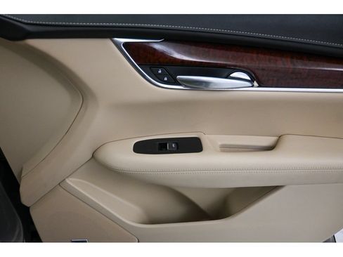 Used 2018 Cadillac XT5 Luxury w/ Driver Awareness Package FWD image 19