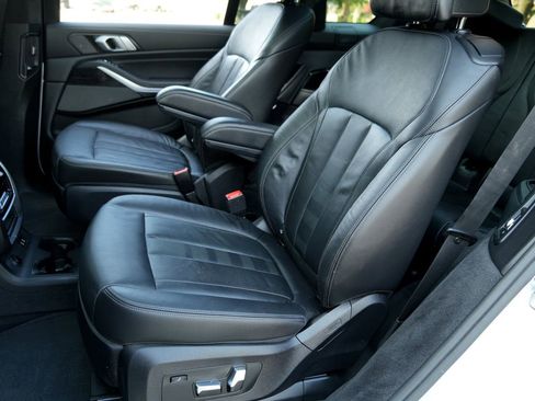 Used 2019 BMW X7 xDrive40i w/ Premium Package AWD/4WD image 13