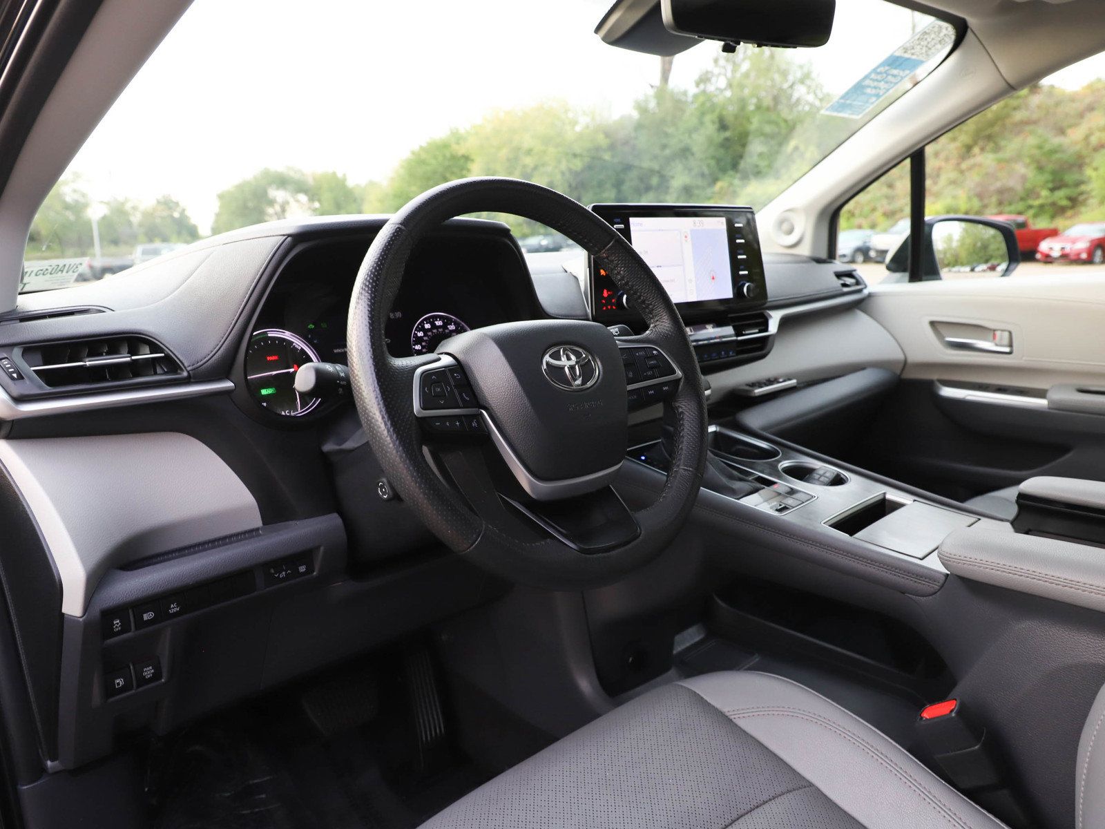 Used 2024 Toyota Sienna Limited AWD/4WD image 27