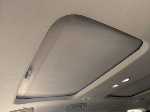 Used 2019 Chevrolet Traverse Premier w/ Driver Confidence II Package image 32