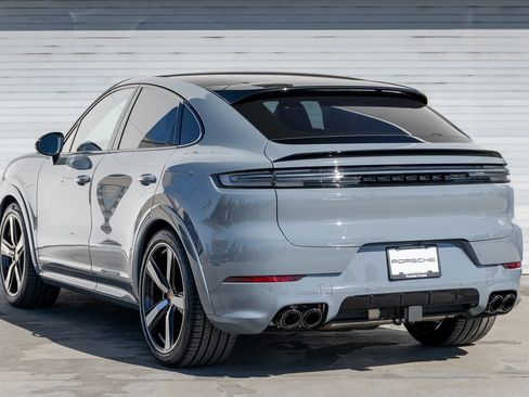 Certified 2025 Porsche Cayenne GTS image 3