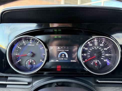 Used 2024 Kia Carnival EX image 17