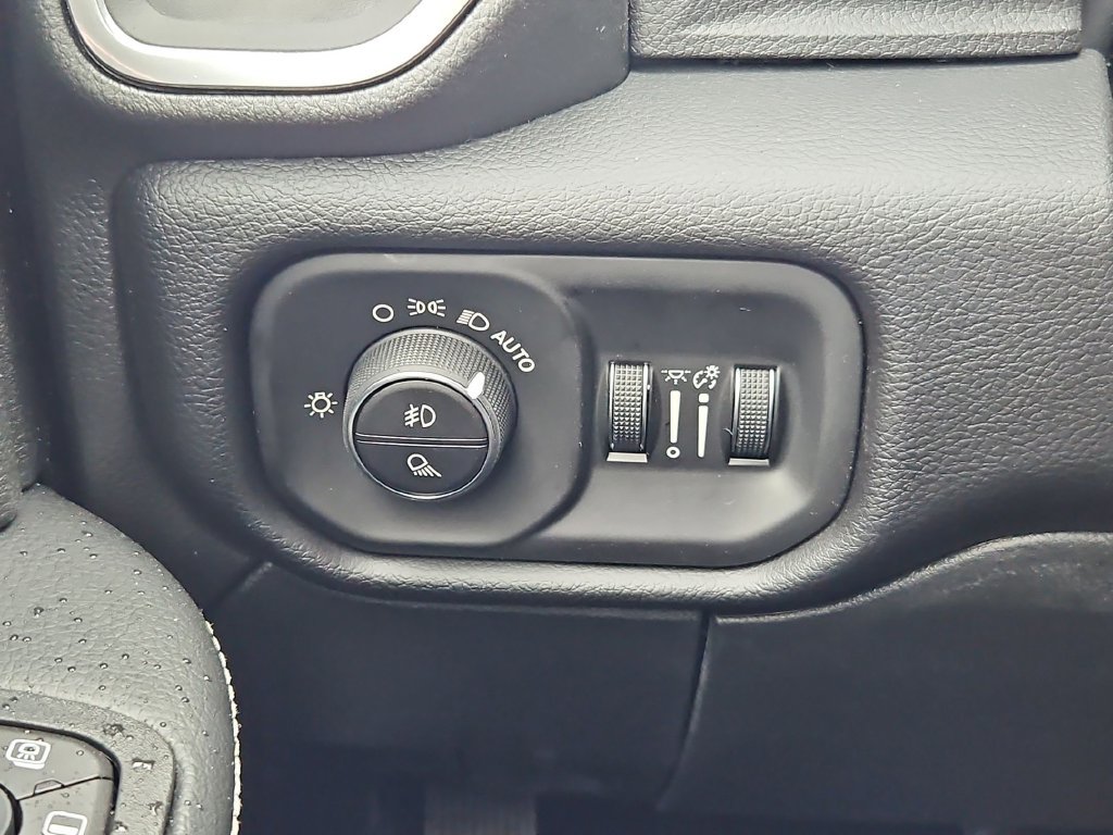 New 2026 RAM 2500 Laramie AWD/4WD image 18