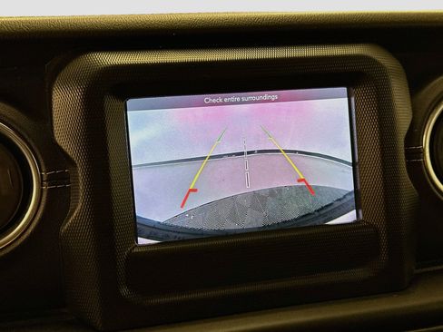 Used 2018 Jeep Wrangler Unlimited Sahara w/ LED Lighting Group AWD/4WD image 22