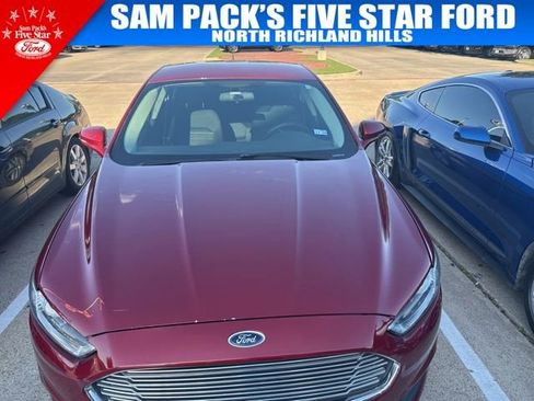 Used 2016 Ford Fusion SE FWD image 2
