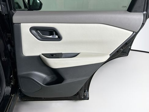 Used 2025 Nissan Rogue SV AWD/4WD image 29