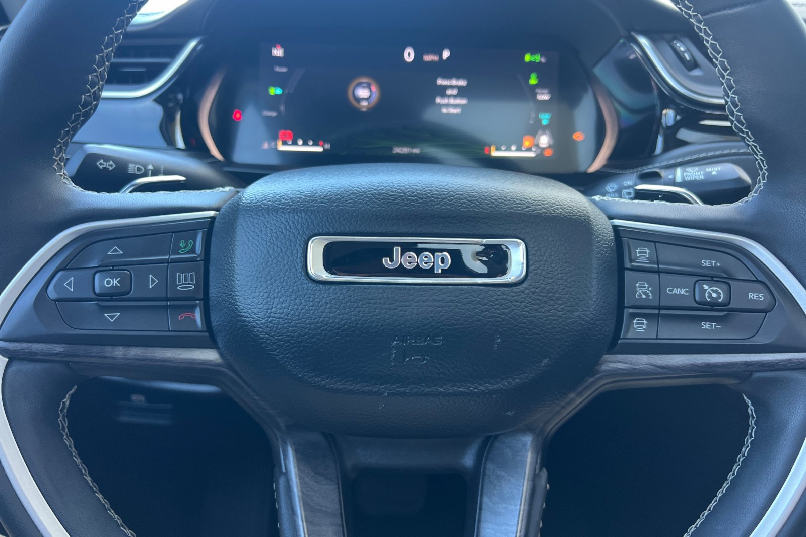 Used 2022 Jeep Grand Cherokee Limited 4xe w/ Luxury Tech Group II AWD/4WD image 27