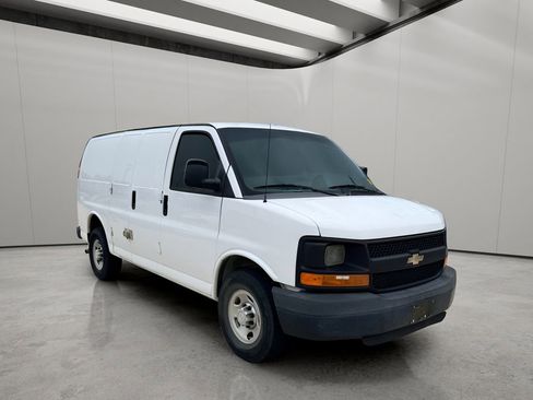 Used 2016 Chevrolet Express 2500 RWD image 7