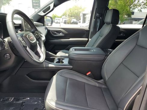 Used 2024 GMC Yukon XL SLT w/ SLT Luxury Package RWD image 18