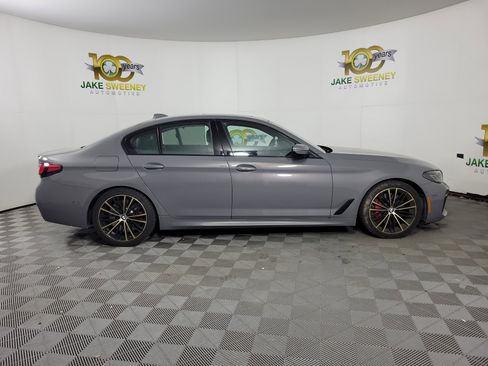 Used 2022 BMW M550i xDrive w/ Dynamic Handling Package image 4