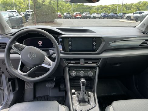 Used 2023 Volkswagen Taos SEL AWD/4WD image 11