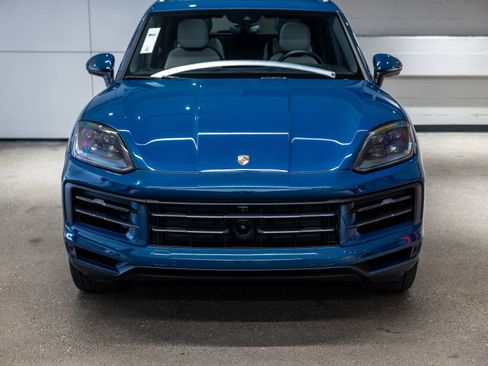 Certified 2025 Porsche Cayenne AWD/4WD image 12