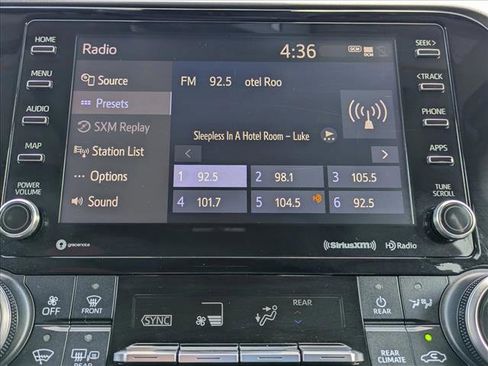 Used 2021 Toyota Highlander XLE FWD image 13
