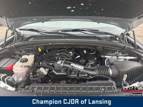 Used 2023 Jeep Grand Cherokee Altitude image 10