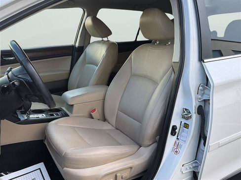 Used 2016 Subaru Outback 2.5i Limited AWD/4WD image 12