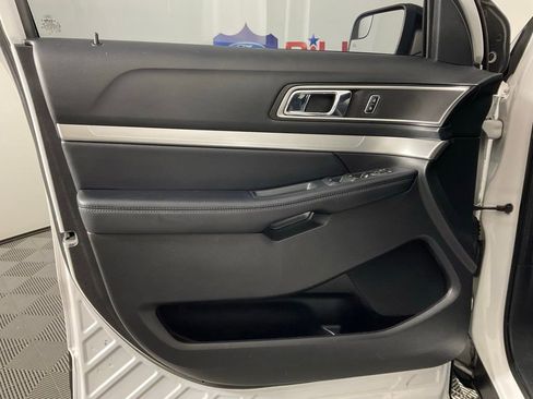 Used 2017 Ford Explorer XLT FWD image 12