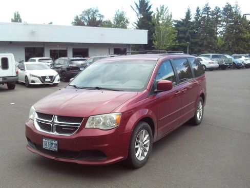 Used 2014 Dodge Grand Caravan SXT FWD image 1