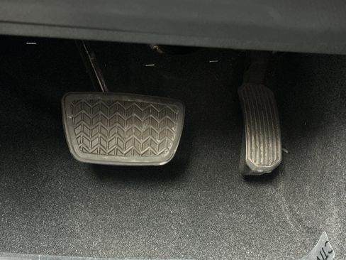 Used 2016 Toyota Camry SE image 41