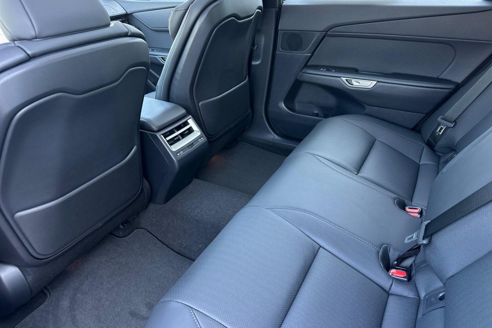 New 2026 Lexus ES 350e w/ Convenience Package FWD image 23