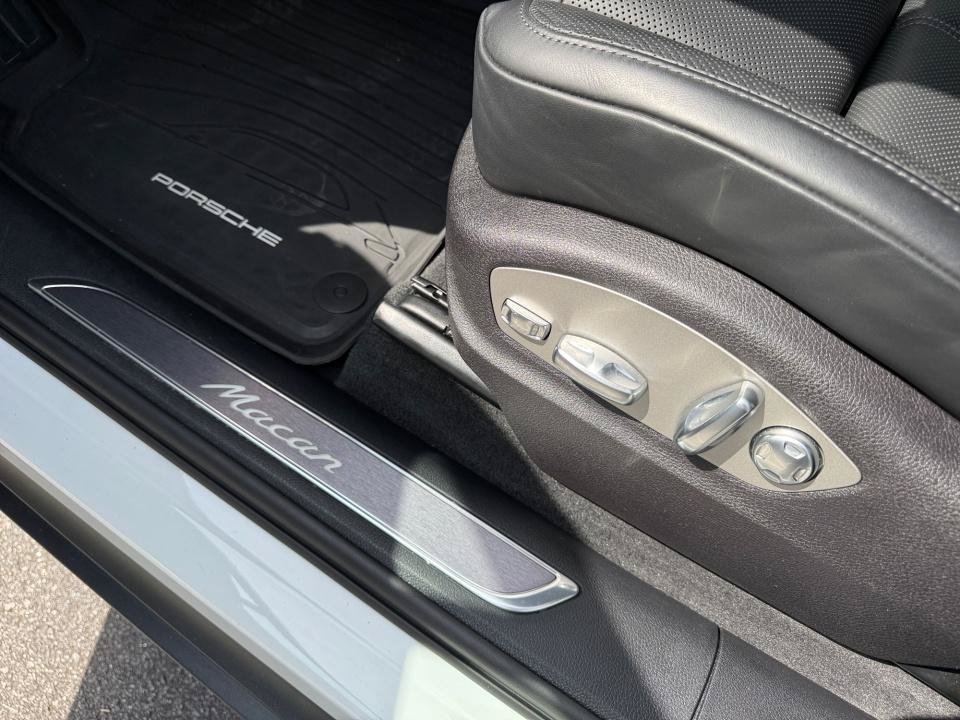 Certified 2026 Porsche Macan AWD/4WD image 25