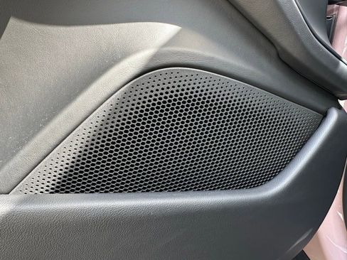 Used 2025 Porsche Taycan image 16