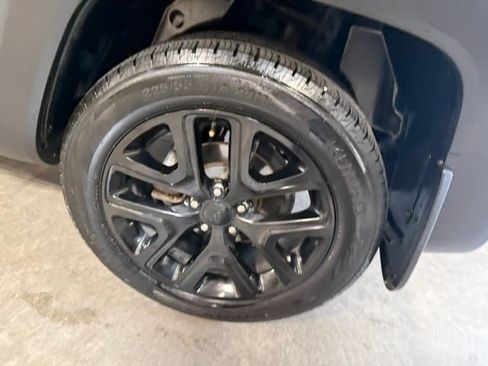 Certified 2017 Jeep Renegade Altitude AWD/4WD image 26