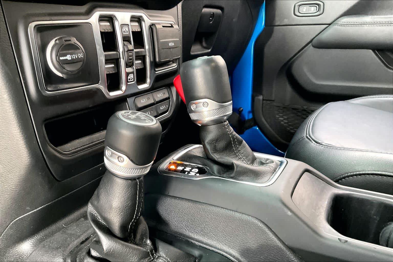 Used 2022 Jeep Wrangler Unlimited Sahara AWD/4WD image 15