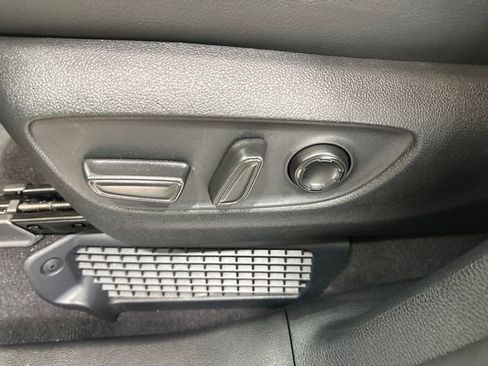 Used 2025 Toyota Sienna Limited image 14