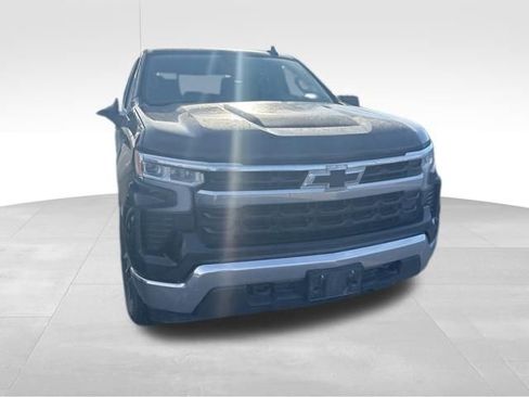 Used 2022 Chevrolet Silverado 1500 LT w/ Leather Package image 6