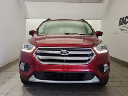 Used 2017 Ford Escape SE w/ Equipment Group 201A image 3