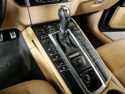 Used 2017 Porsche Macan image 18