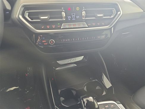 Certified 2025 BMW X4 xDrive30i image 27