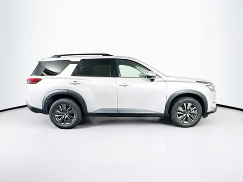 Used 2024 Nissan Pathfinder SV FWD image 10